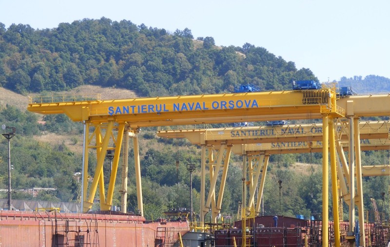 Explozie la o navă aflată în construcție la Șantierul Naval Orșova. Trei muncitori au fost răniți