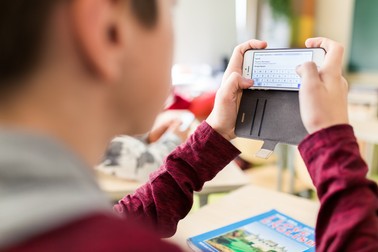 Elevii din școlile estoniene au voie cu telefon la clasă. Dar îl folosesc doar pentru ore