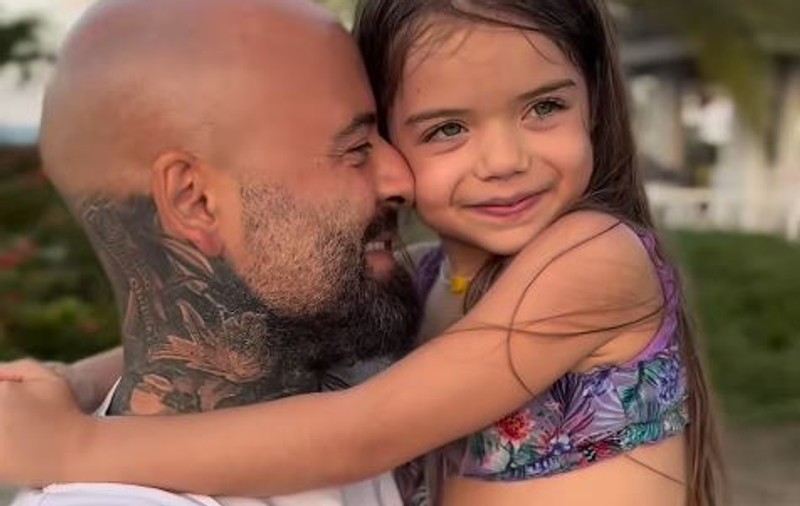 Imagini adorabile cu fiica lui Matteo. Cum arată Mia la 5 ani: „Se joacă cu soarta a 10 oameni dintr-o familie”