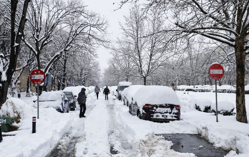 Ninsorile și gerul revin de mâine în București. ANM anunță temperaturi de minus 7 grade Celsius și strat nou de zăpadă