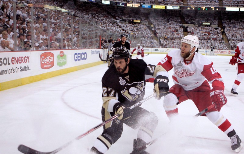 Hochei. Campioana NHL Pittsburgh Penguins, învingătoare în fața a 67.000 de spectatori
