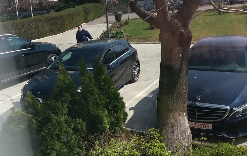 Dovada dărniciei lui Ion Țiriac! Mercedesurile nu mai încap în curtea FRF! EXCLUSIV