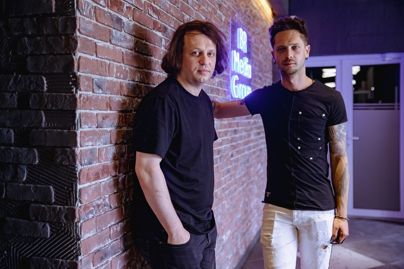 Marcel Bostan, alături de cel mai nou membru al trupei, toboșarul Nick Russu