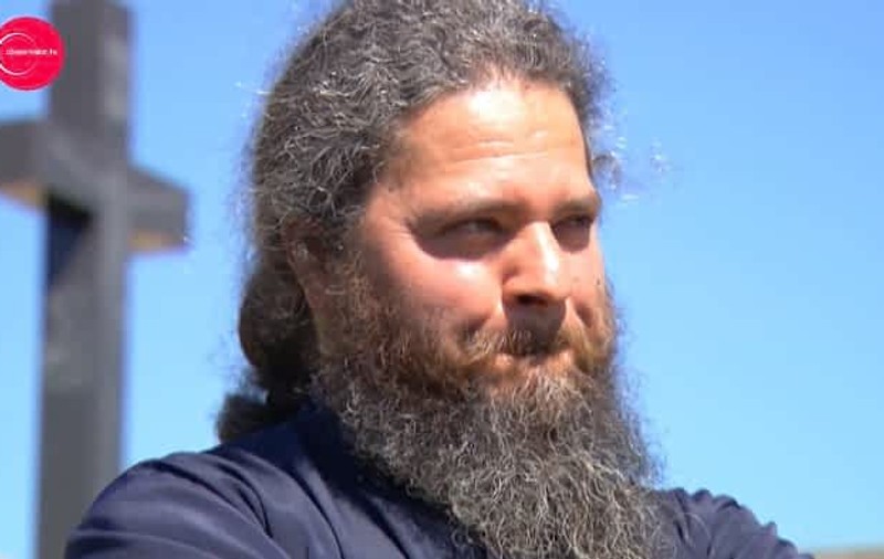 Preotul din Maramureș, care ar fi avut discuții cu conținut homosexual, a fost mutat la altă mânăstire. Reacția Patriarhiei în scandalul sexual