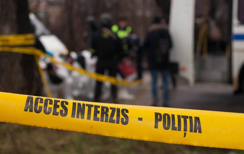 O femeie a fost bătută de soțul de care încerca să divorțeze și a ajuns în stare gravă la spitalul din Oradea. Bărbatul a fost găsit mort