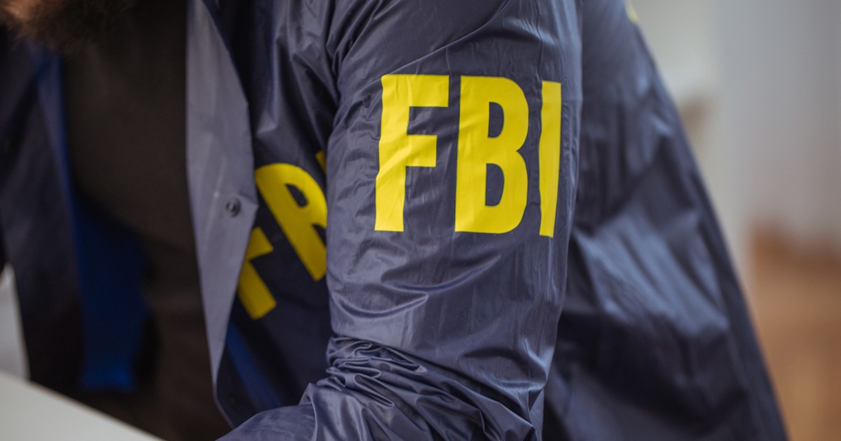 Agent FBI în uniformă.