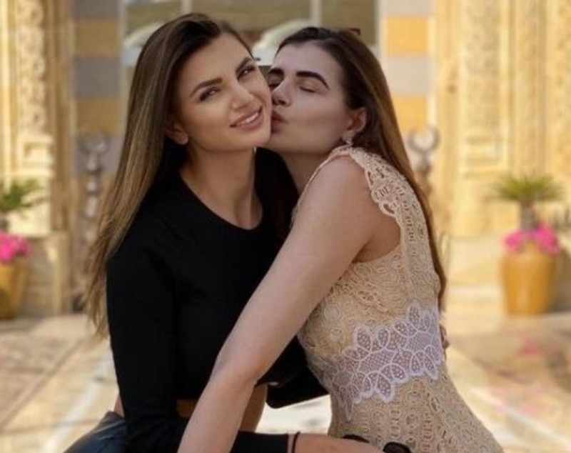 Ramona Gabor, uimită când i-a venit nota de plată la un restaurant din Dubai. A avut 12 feluri de mâncare