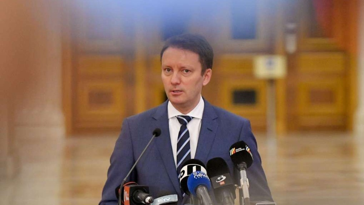 Premierul desemnat Siegfried Mureșan la o conferință de presă în Parlament. Foto: Hepta