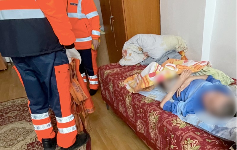 CAZ ȘOCANT. O tânără cu handicap grav dintr-un centru din Vâlcea, ținută jumătate de an cu piciorul rupt. Conducerea: „Nu este caz de urgență”