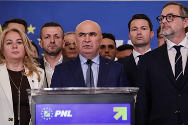 Ilie Bolojan și alți membri ai PNL. Foto: Vlad Chirea / Libertatea