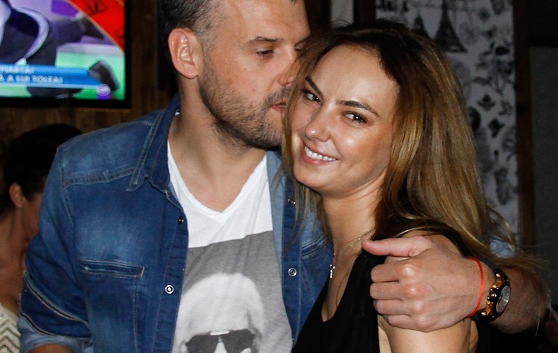 În ciuda zvonurilor de nuntă, Roxana Ionescu așteaptă încă inelul de la Tinu Vida: «Nu am vorbit de căsătorie!» EXCLUSIV