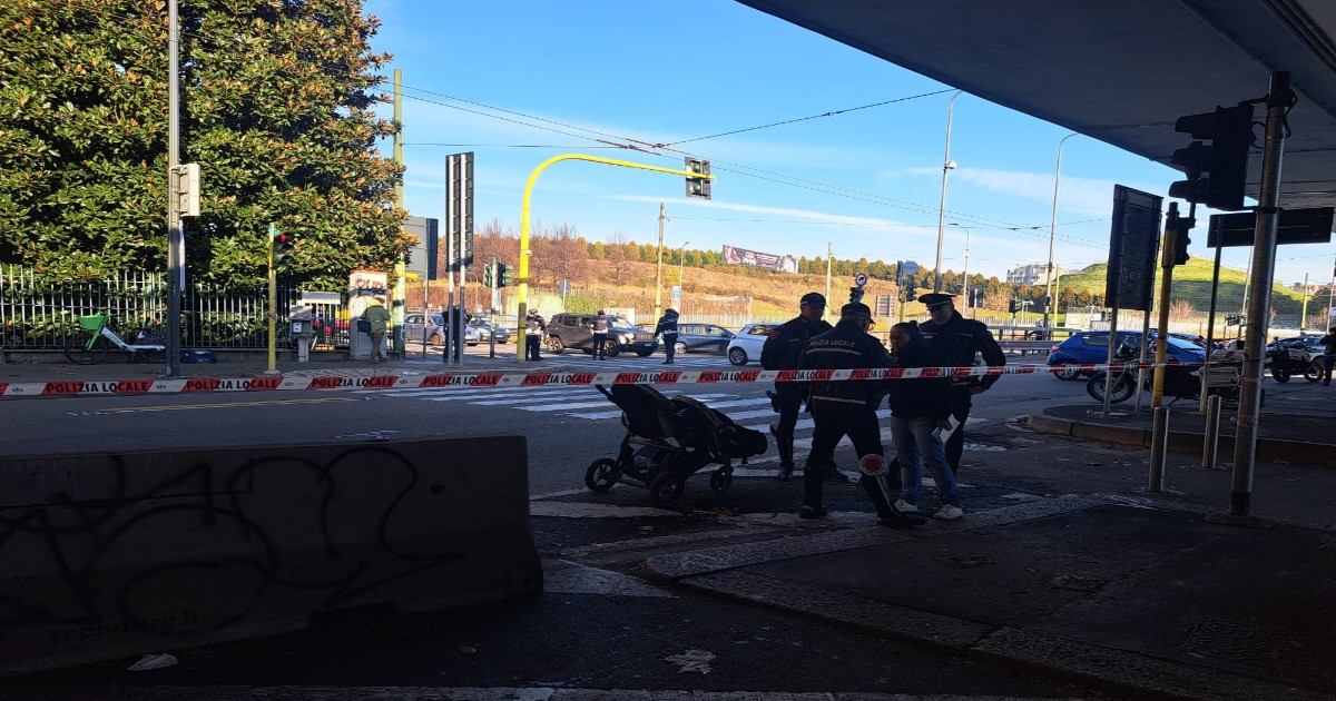 Un român care cerșea într-o intersecție din Milano a văzut cum o mamă care împingea căruciorul cu gemenii ei a fost ucisă de cu șofer de TIR Sursă:X/Tgr Rai Lombardia