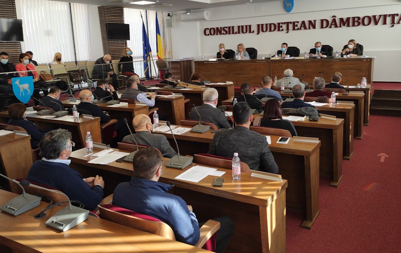 Consiliul Județean Dâmbovița a dat presei din județ 200.000 de lei. Unul dintre site-urile de știri a făcut și dezinfecție pentru CJ
