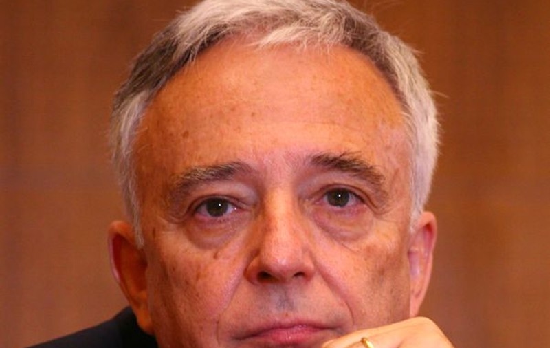 Mugur Isărescu şi-a luat apartament de 300.000 de euro. Vezi cât are rata pe lună!