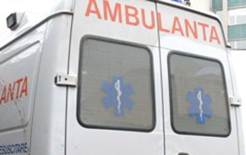 A supravieţuit după ce a căzut de la etajul 2