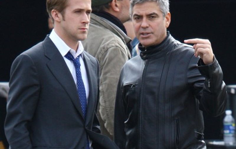 Ryan Gosling: "George Clooney m-a stropit cu apă pe şliţ"