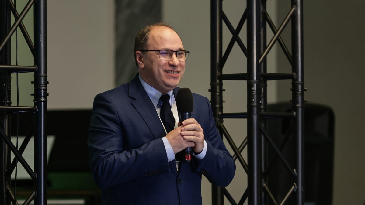 Ministrul Educației, Mihai Dimian, atrage atenția că elevii români nu sunt suficient de bine instruiți digital. Foto: Libertatea