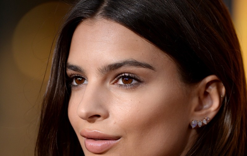 Emily Ratajkowski, goală pușcă în așternuturi. Stârnește fanteziile oricărui bărbat