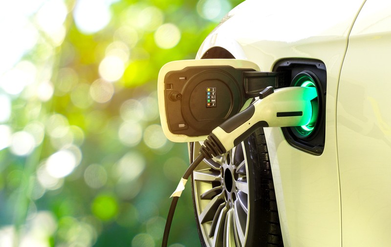 Noua baterie care poate încărca o mașină electrică în 10 minute