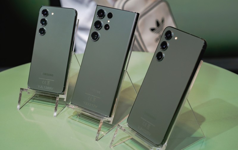 Cât costă Samsung Galaxy S23 la eMAG de Black Friday 2023