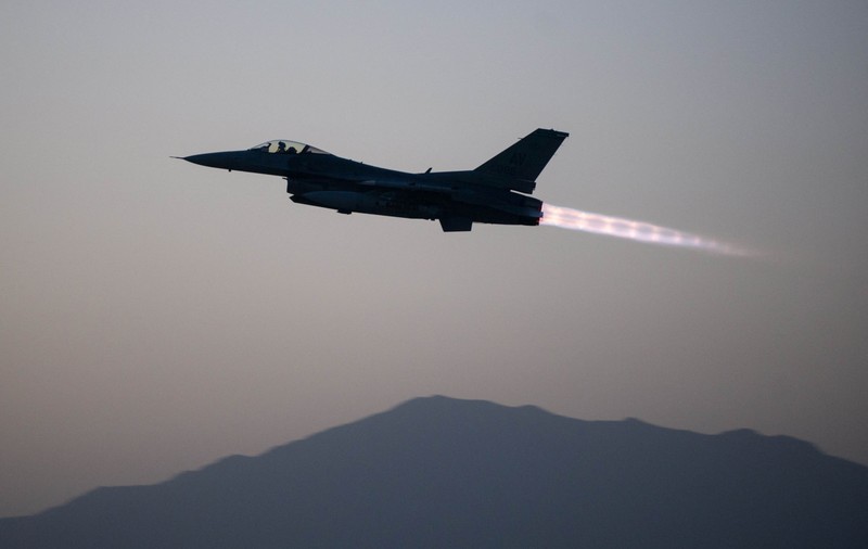Piloţii ucraineni au început antrenamentele pe avioane F-16, anunţă ministrul ucrainean al Apărării