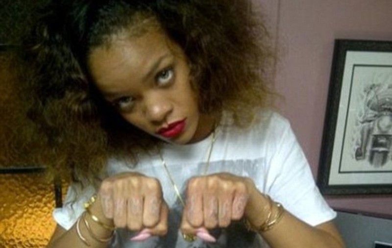 Rihanna și-a făcut un tatuaj nou! Vezi pe ce parte a corpului!