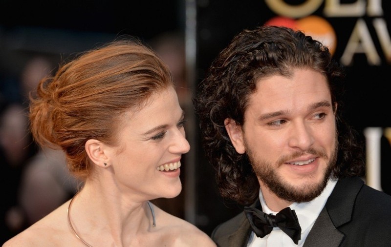 Kit Harington şi Rose Leslie, actorii din „Urzeala Tronurilor“  formează un cuplu şi în viaţa reală! Cum au fost surprinşi!