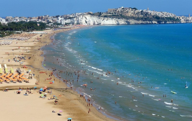 Mâncarea de acasă, interzisă pe anumite plaje din sudul Italiei. Turiștii sunt revoltați: „Nu pot cheltui încă 50 de euro pe prânz în fiecare zi”