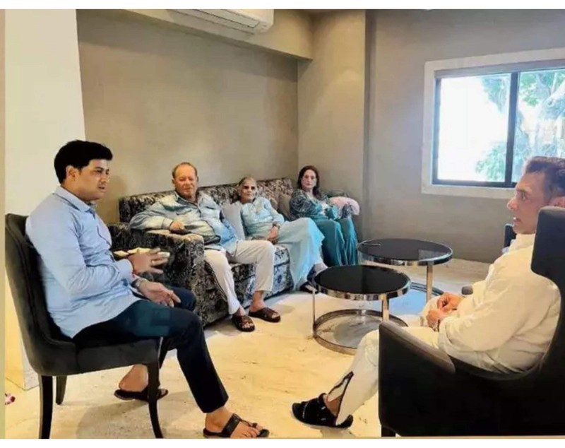 Imagini cu apartamentul în care locuiește Salman Khan. Iubitul Iuliei Vântur trăiește într-o casă modestă