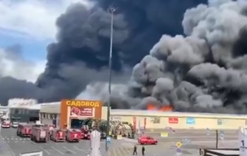 Mișcarea houthi din Yemen și-a asumat sâmbătă responsabilitatea pentru un atac asupra unor locații „sensibile” din capitala saudită Riad. Sursă foto X/A Tiempo Noticias