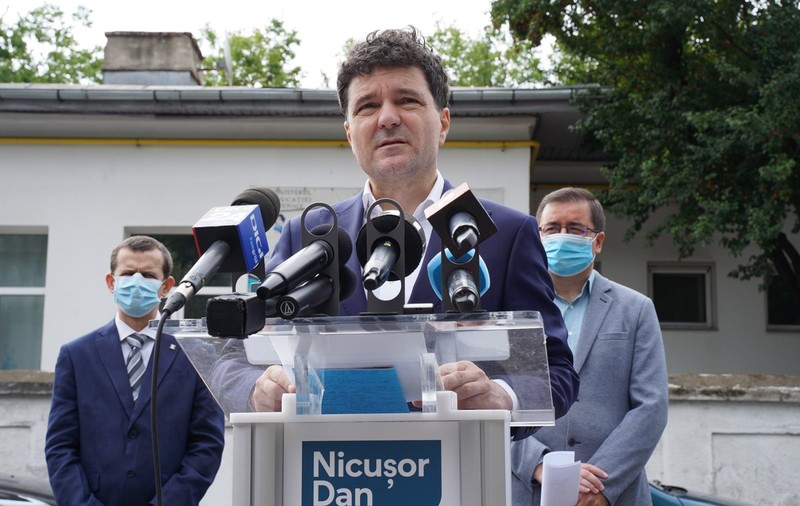 UPDATE | Reacţia Gabrielei Firea, după ce Nicuşor Dan i-a cerut să testeze medicii, taximetriştii şi şoferii STB: "Bine aţi revenit în Bucureşti, domnule candidat!"
