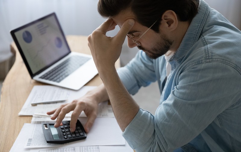 (P) Patru taxe aberante pe care românii nu trebuie să le mai plătească