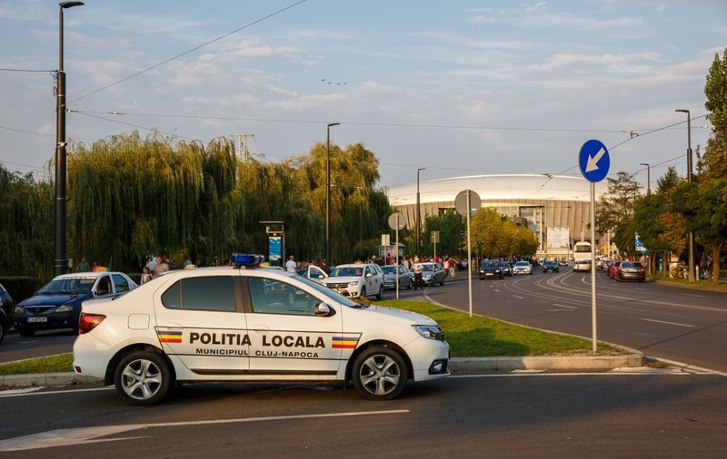 O femeie din Cluj a fost amendată pentru că a parcat pe trotuar la 3 ani după ce a murit
