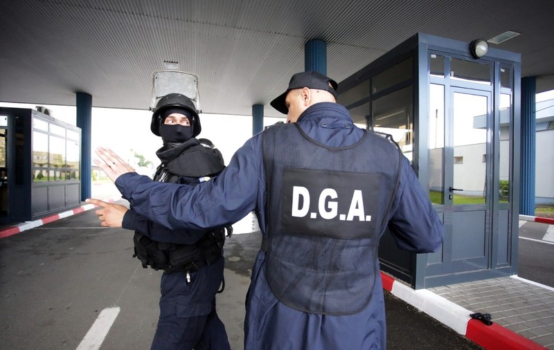 Șeful Vămii Sculeni și alți doi polițiști, reținuți de DNA. Sunt acuzați că au primit șpagă ca să nu controleze maşinile de marfă din Republica Moldova