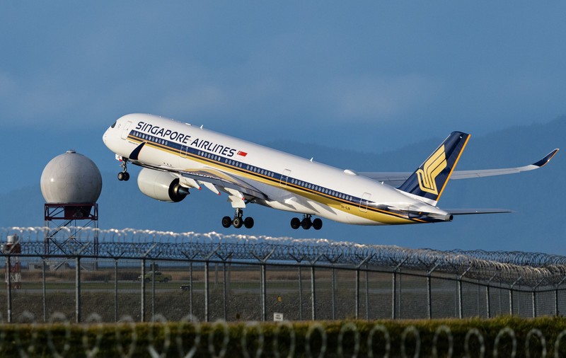 Un cuplu de neozeelandezi a primit despăgubiri de la Singapore Airlines, din cauză că un câine de terapie a tras „vânturi” în avion