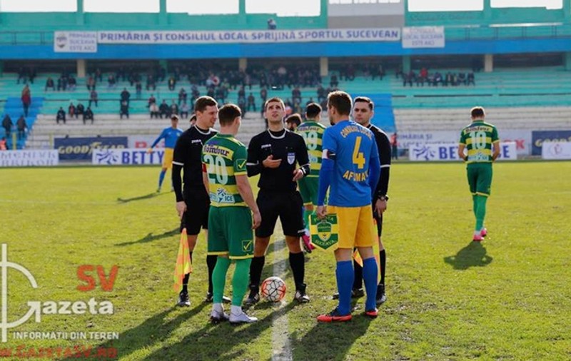 Liga 2, etapa a 17-a. Liderul Juventus a învins la Suceava, din penalty, în ultimul minut. Suporterii gazdelor au cerut demisia șefului FRF, prezent la meci!