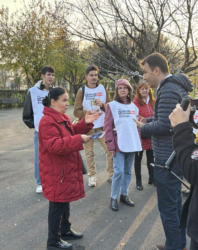 Pe urmele lui Drulă prin București: „Sunt candidatul căruia i-au zburat baloanele din trei sectoare”. Concluzia unui simplu cetățean: „Drulă, Bulă și cu Ștrulă”