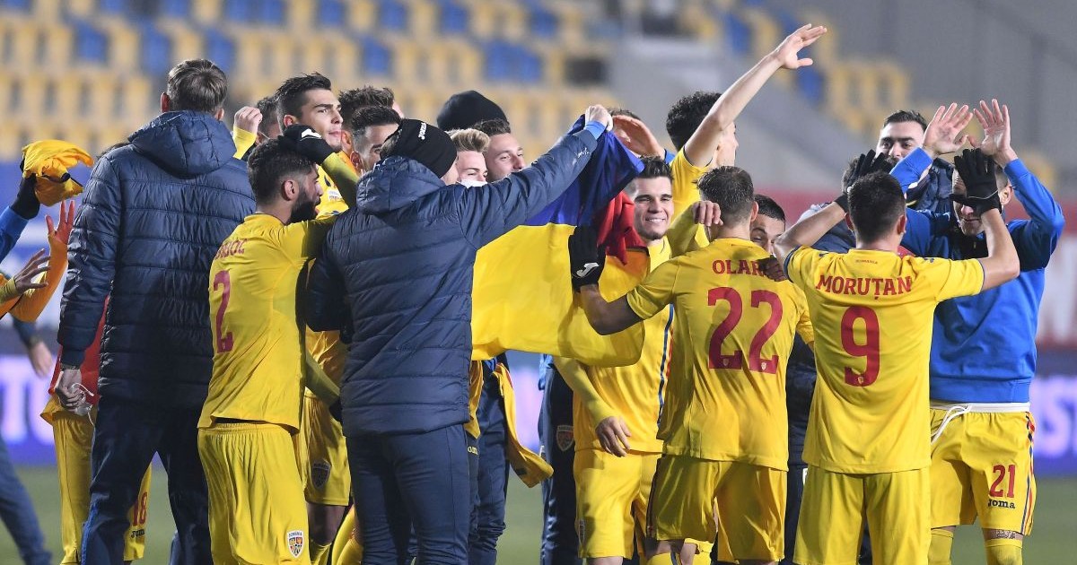 Fotbalistii romani printre care Ianis Hagi se bucura dupa calificarea la Campionatul European din 2021 in urma meciului de fotbal dintre Romania U21 si Danemarca U21, desfasurat fara spectatori pe Stadionul Ilie Oana din Ploiesti, marti 17 noiembrie 2020