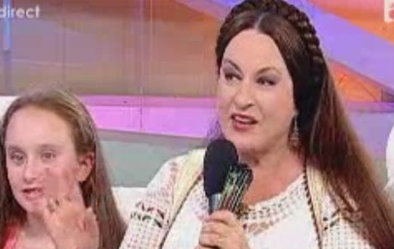 Maria Dragomiroiu, o bunică fericită! Ce mândreţe de nepoţele are!