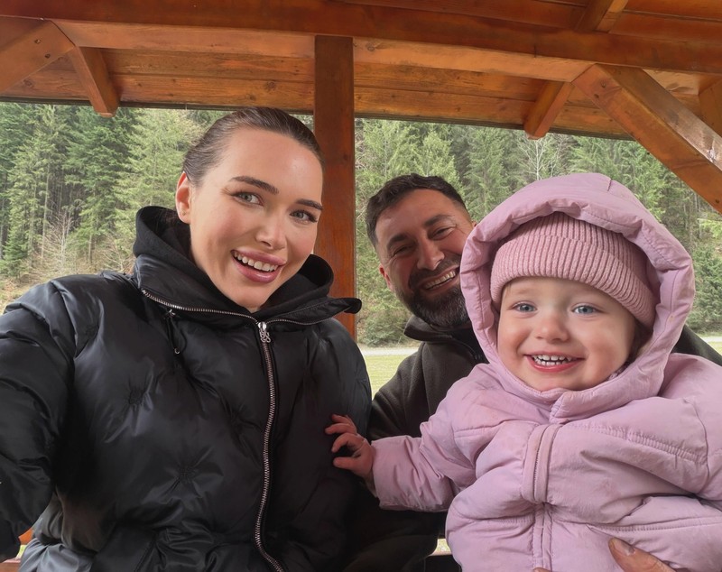 Imagini rare cu copiii vedetelor de la Insula Iubirii. Cum arată acum foștii concurenți în ipostaze de familie
