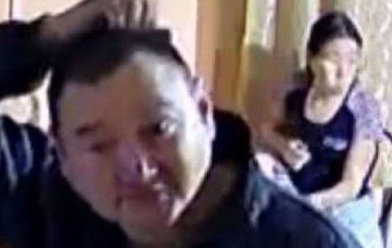 Un soldat rus a furat o cameră de supraveghere din Ucraina și a pus-o de decor la el acasă: „Mă uit la ei ca la Big Brother”