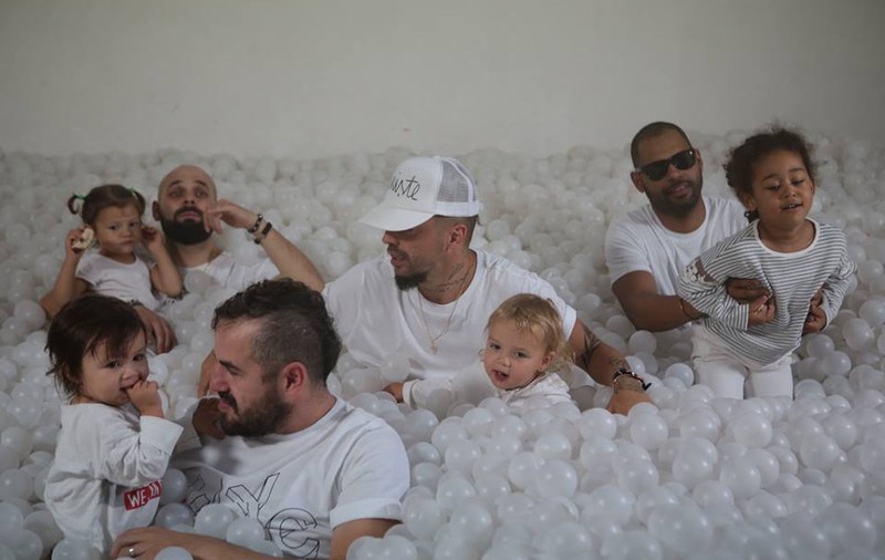 EXCLUSIV/”Banda tăticilor rap” sau când băieții răi devin buni! Fiecare își prezintă copilul într-un videoclip emoționant
