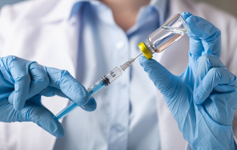 Privilegiații vaccinării: Cum reușesc superbogații, vedetele și sportivii să sară rândul pentru a primi mai devreme serul anti-COVID