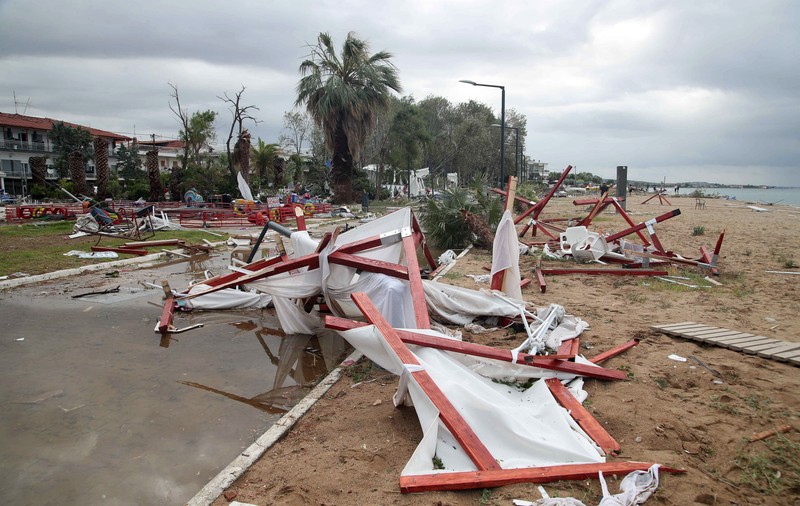 GALERIE FOTO cu dezastrul lăsat în urmă de furtuna din Halkidiki: 6 morți, zeci de răniți și multe pagube materiale