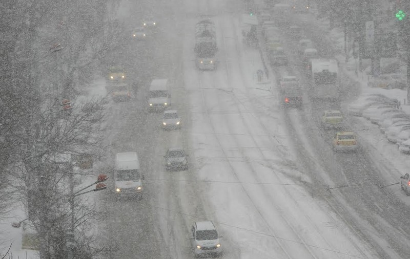Avertizare meteo actualizată. Cod galben de vânt și ninsori în 16 județe. Vreme deosebit de rece în toată țara