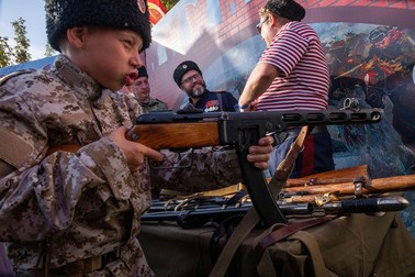 Copiii au fost puși să mânuiască arme reale și să treacă prin antrenamente militare autentice, imagine cu caracter ilustrativ, Foto: Profimedia