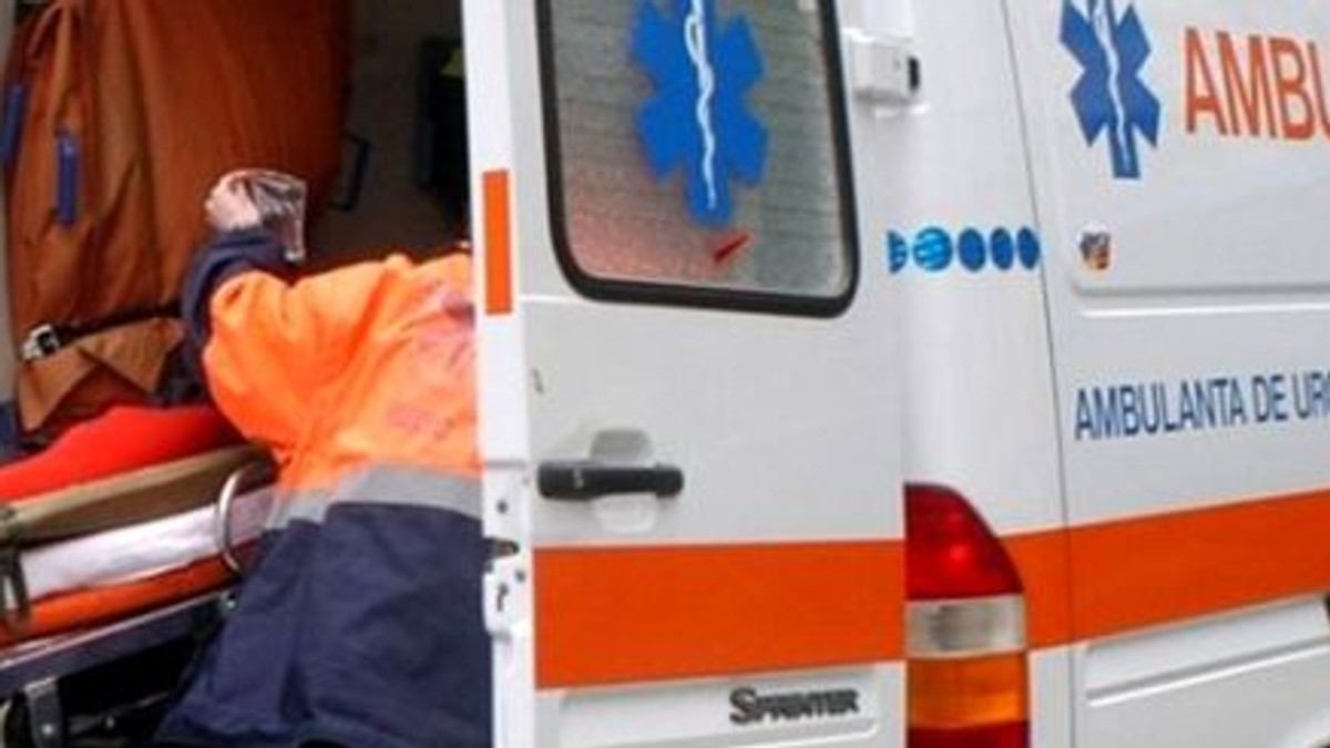 Doi bărbați s-au electrocutat în gara din Craiova în timp ce efectuau lucrări de întreținere