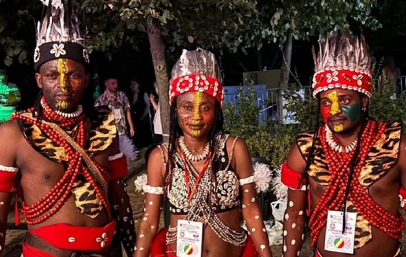 Doar 3 din 13 artiști din Congo și Maroc au mai ajuns pe scenă la Galați. Colegii lor s-au „pierdut” pe drum și vor fi expulzați