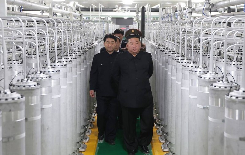 Câte arme nucleare are Coreea de Nord. Kim Jong-un anunță o creștere record după vizita la o nouă fabrică secretă