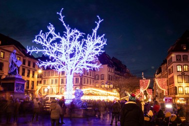 Celebrul Târg de Crăciun din Strasbourg a fost deschis, în ciuda restricțiilor de sănătate. | Foto: Profimedia